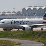 Après avoir signé le meilleur partiel de son histoire, American Airlines a relevé ses objectifs annuels et anticipe désormais un bénéfice par action compris entre 3 et 3,75 dollars, contre 2,50 à 3,50 dollars auparavant. (archives)